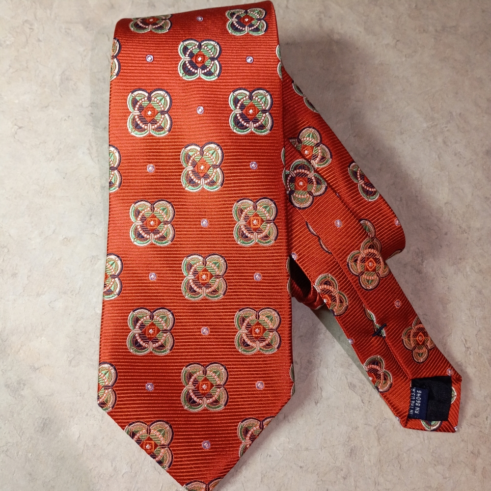 Elegant Orange Patterned Tie
